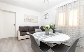 Apartman Topic